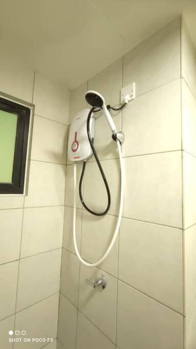 En1616- Selfcheck-in- Wi-fi- Netflix-pool, 6093 *