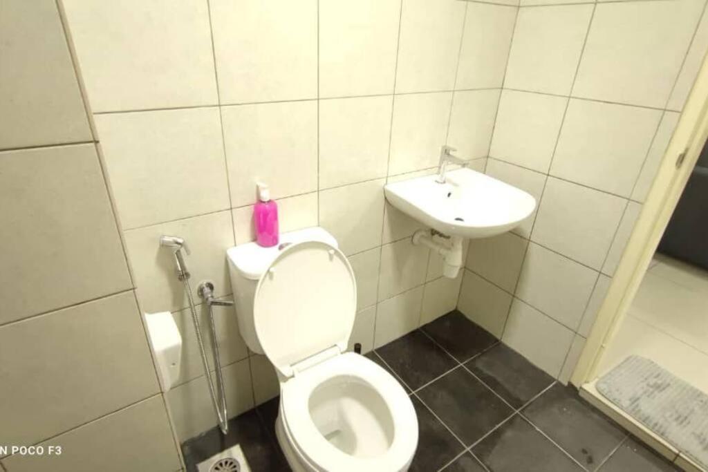 En1616- Selfcheck-in- Wi-fi- Netflix-pool, 6093