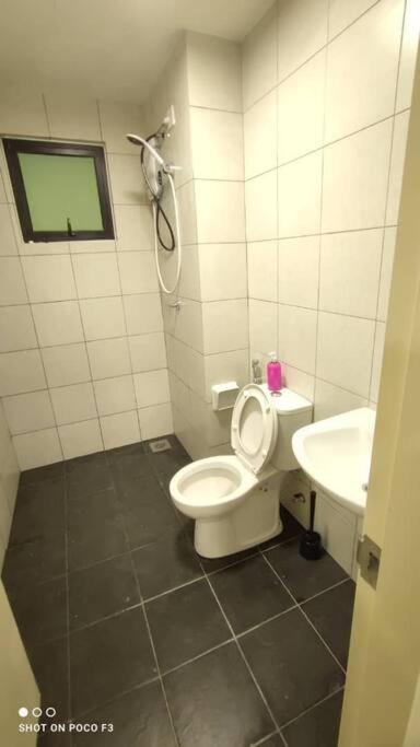 En1616- Selfcheck-in- Wi-fi- Netflix-pool, 6093 Apartment Cyberjaya