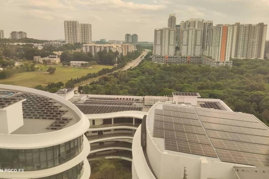 En1616- Selfcheck-in- Wi-fi- Netflix-pool, 6093 * Cyberjaya