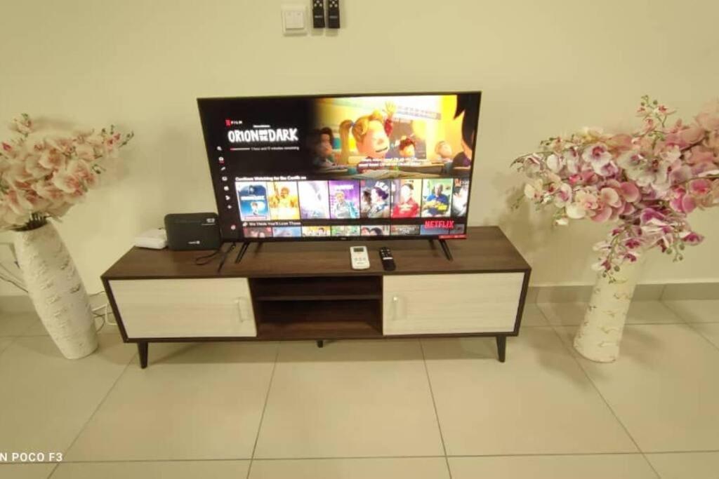 En1616- Selfcheck-in- Wi-fi- Netflix-pool, 6093 *