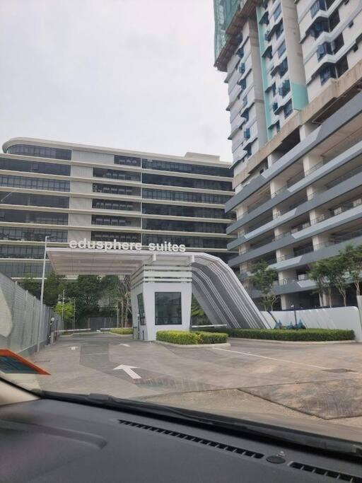 En1616- Selfcheck-in- Wi-fi- Netflix-pool, 6093 Apartment Cyberjaya